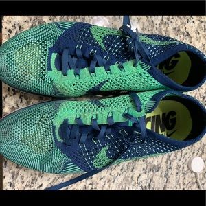 Size 8.5 Men’s Nike Flyknit Racer